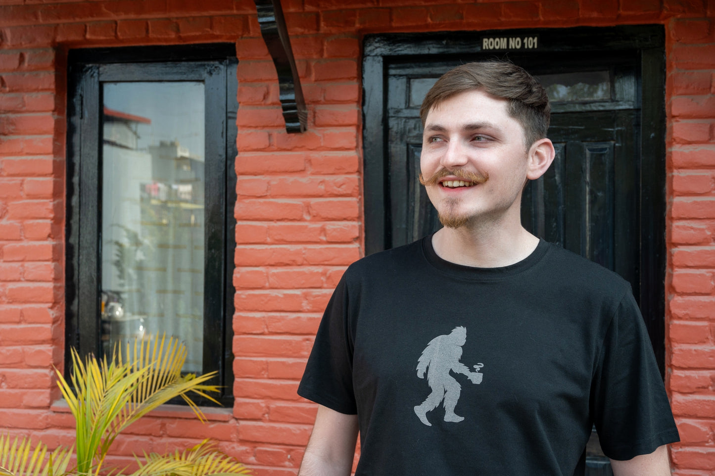 YB-61C - TOM - Organic Cotton Basic Men's T-shirt - Yeti Coffee Print