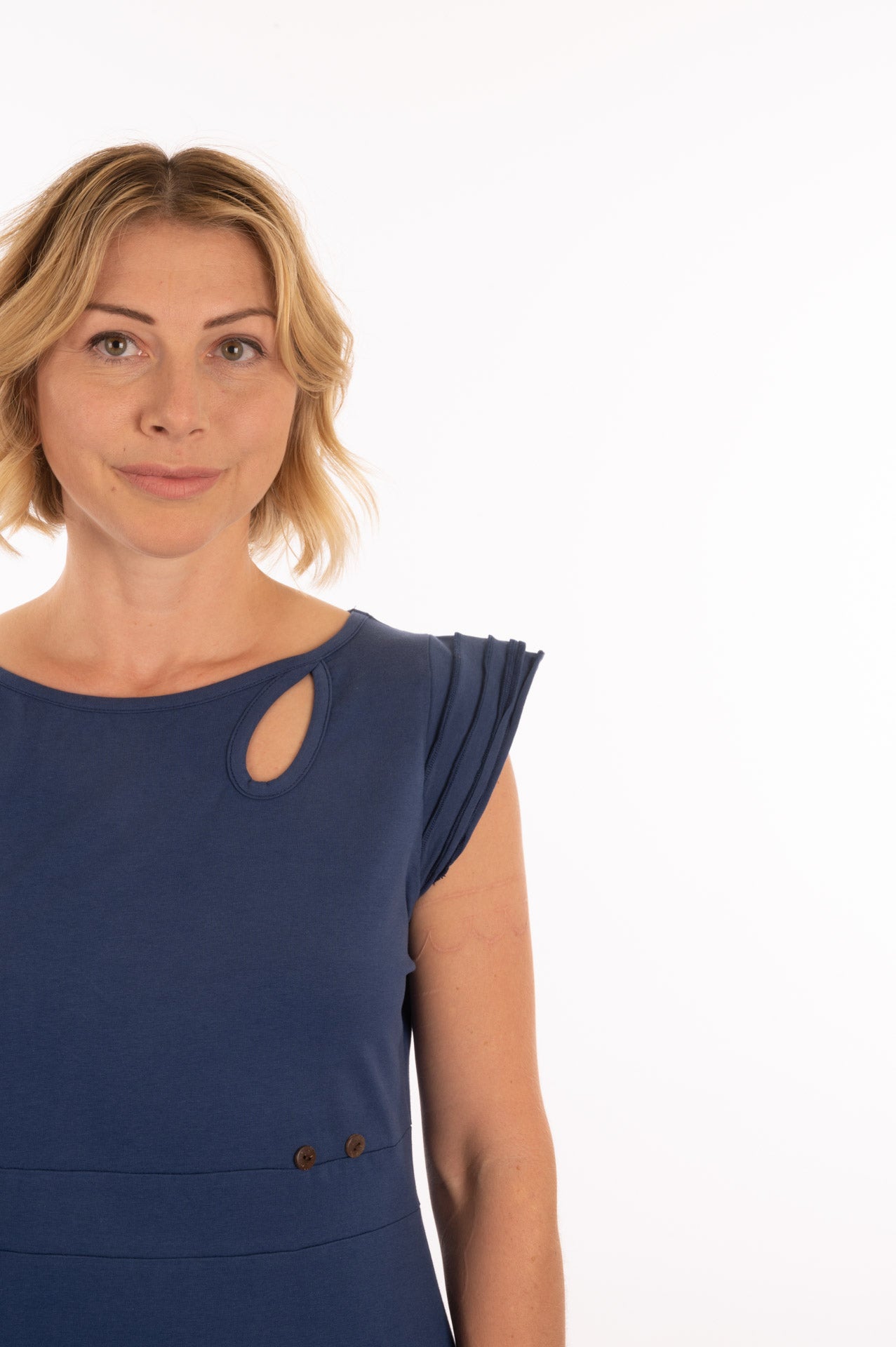 T1V-01 - LOUPE - Robe simple en coton bio avec passants latéraux