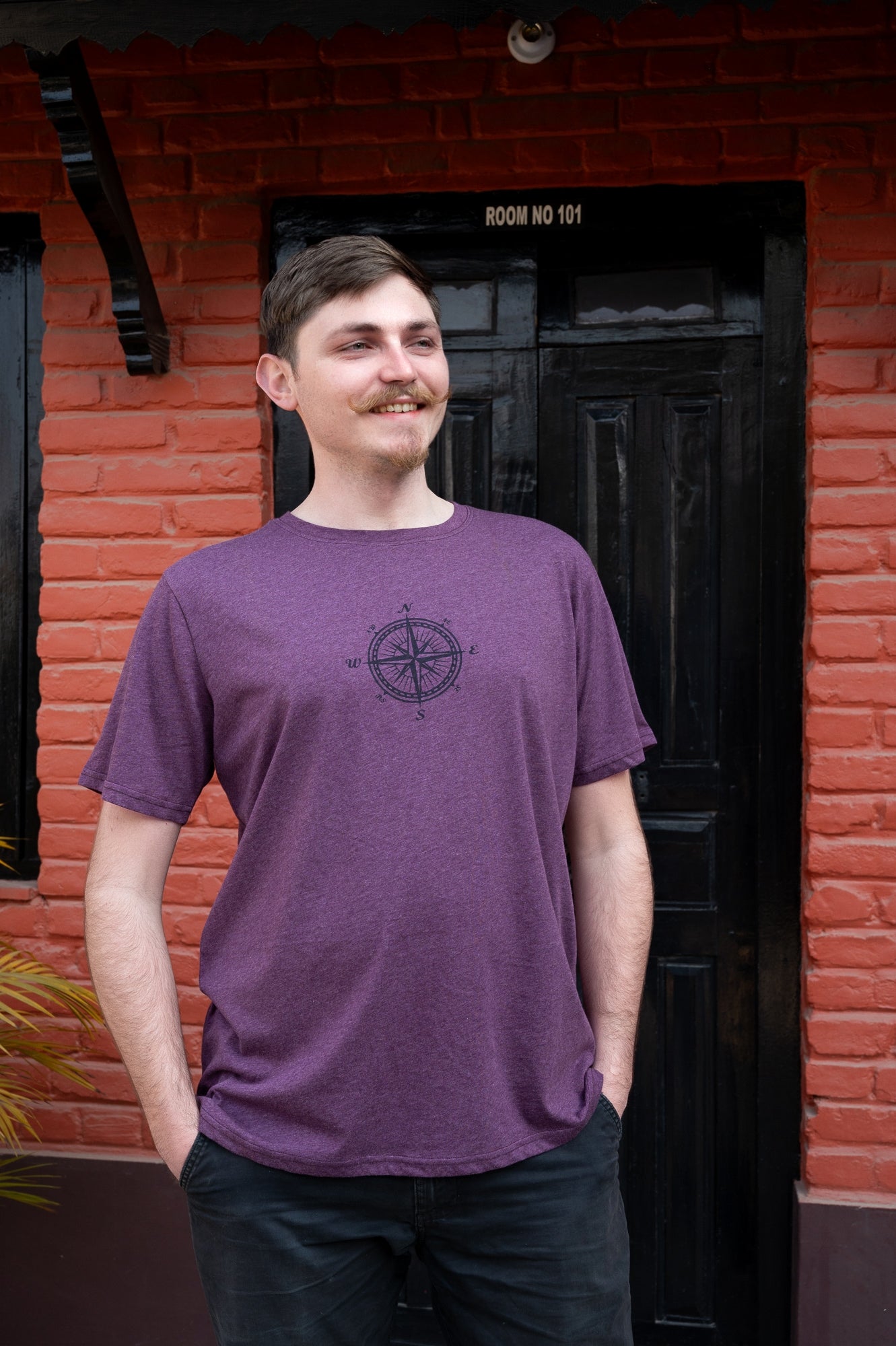 YB-61 - TOM - Organic Cotton Basic Men's  T-shirt - Compass Print