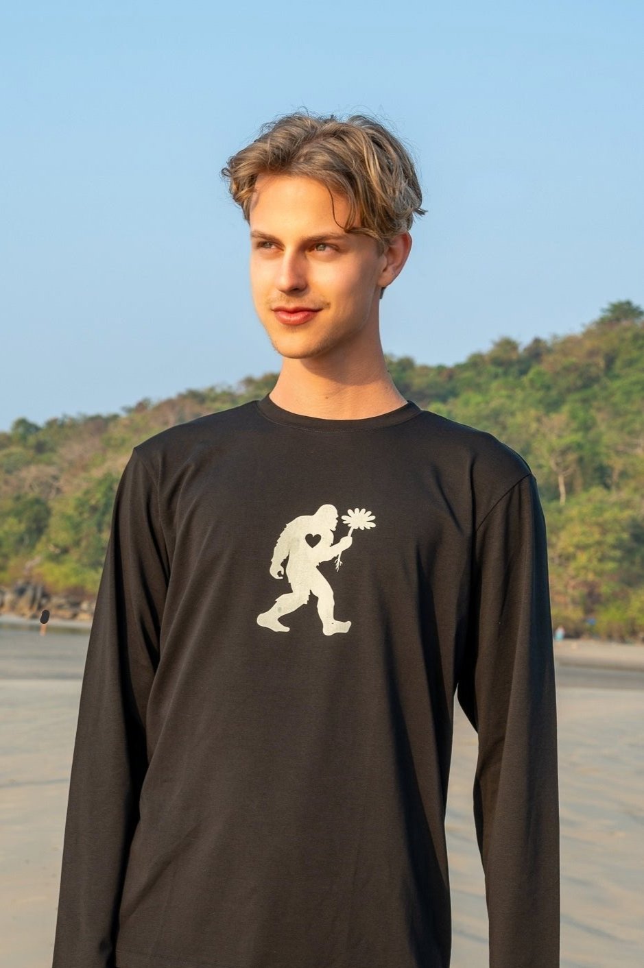 61_WEO_Long Sleeve T-shirt -Black (Yeti Flower print)