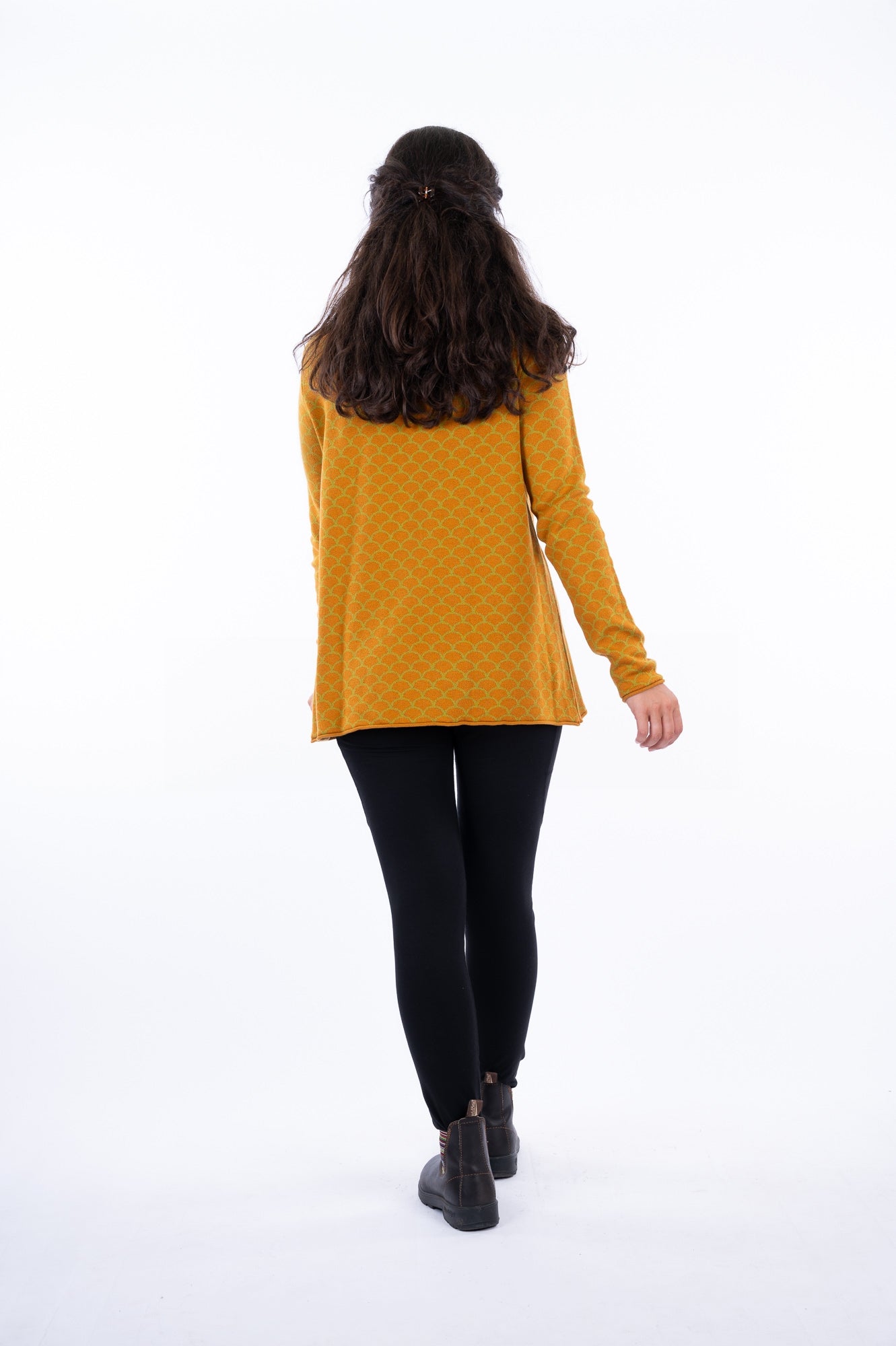 YKF25-01_FISKA_Knitted Sweater Scales