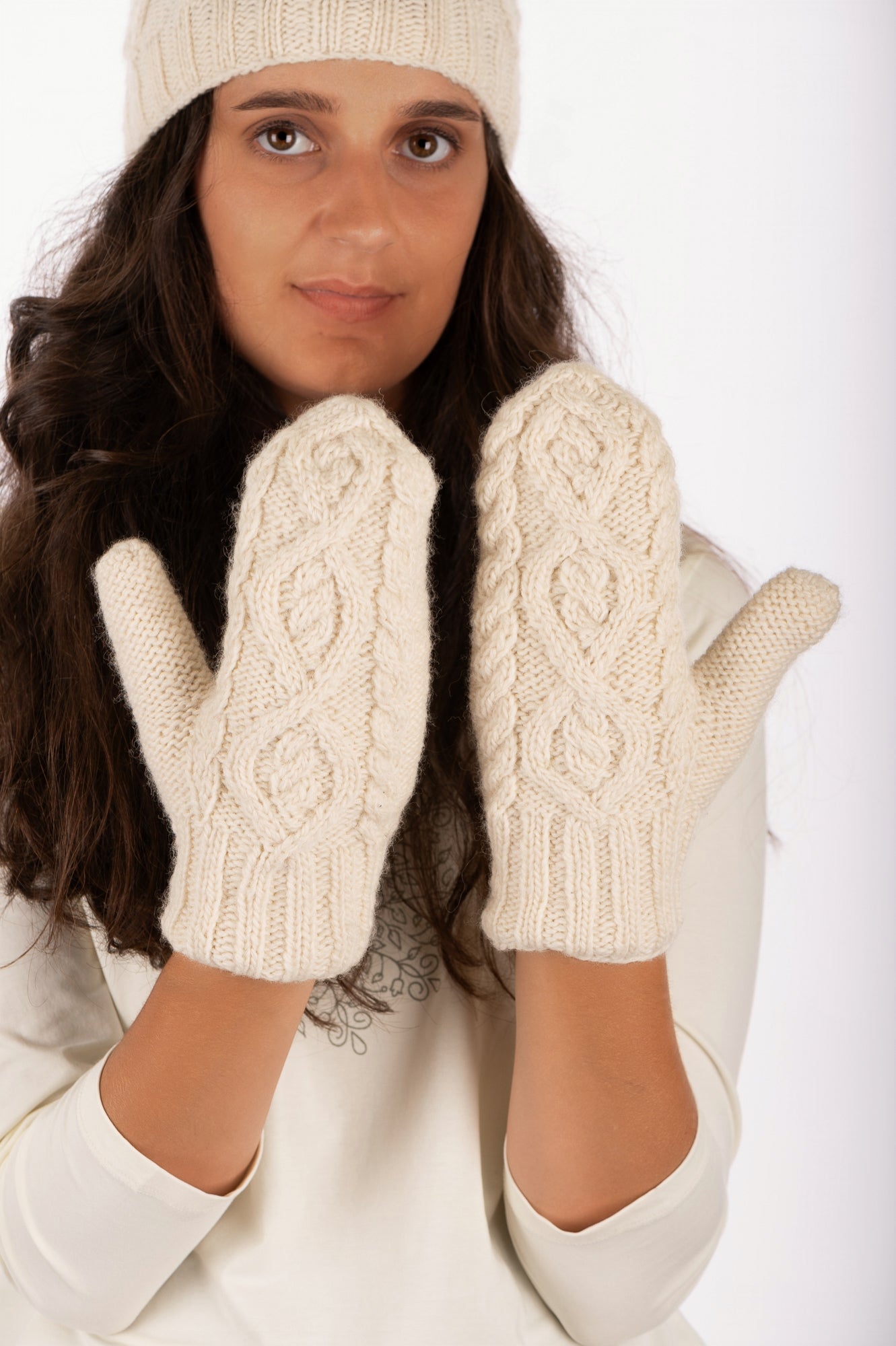 99 YAF25-04M - 100% Wool Handmade Mittens with Torsado