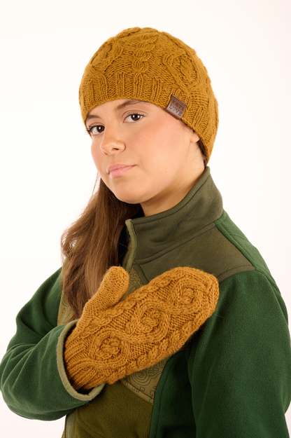 98 YAF25-04 - 100% Wool Hand-Knitted Hat with Torsado