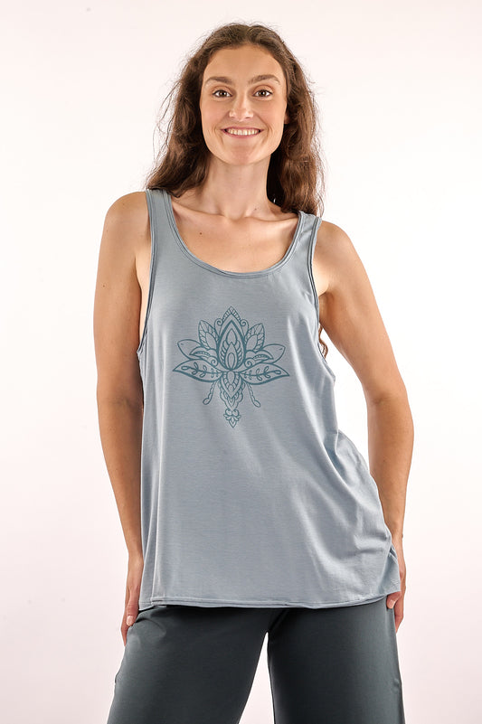 02_Oversized camisole with Lotus