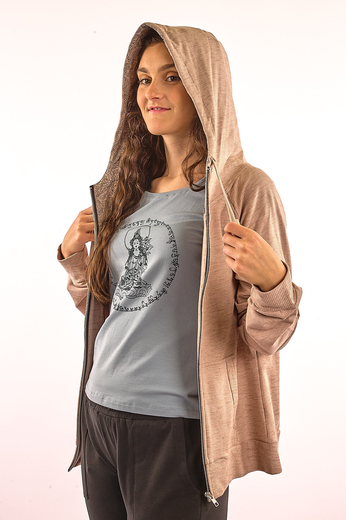 09_Sweat à capuche zippé pour femme