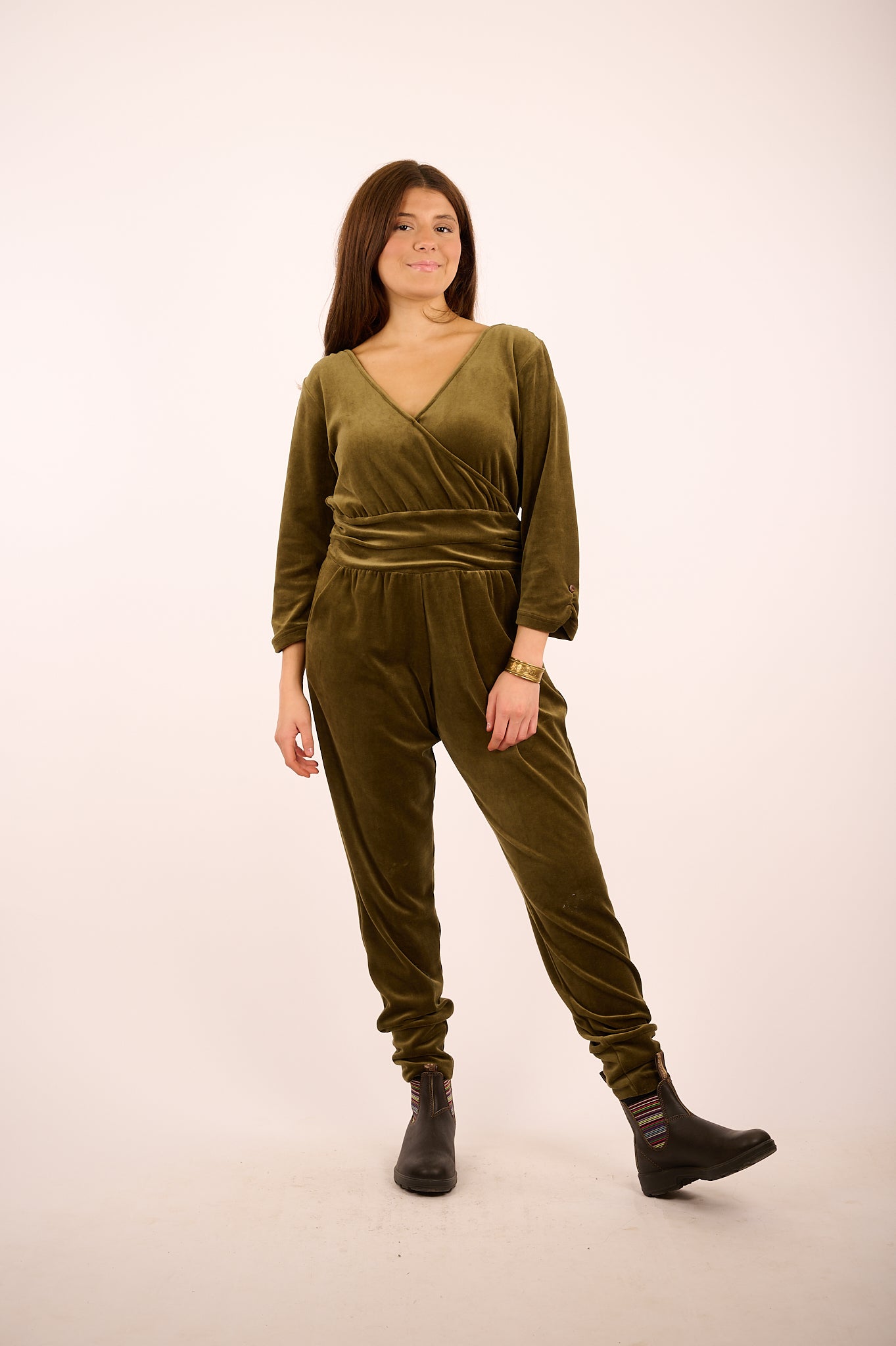 11_Robe en velours avec Aari